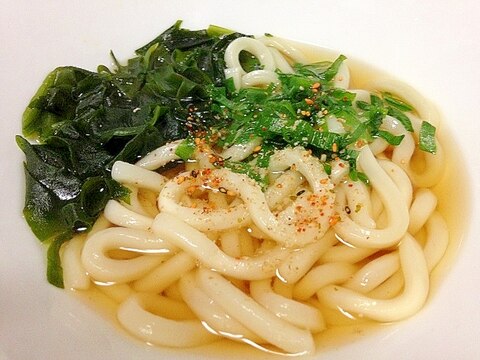 夜食にもOK!基本の基本★わかめうどん☆